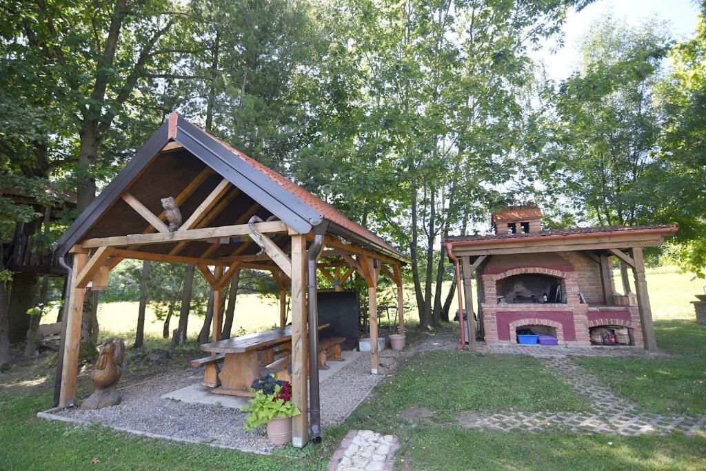 The Outdoor Kitchen